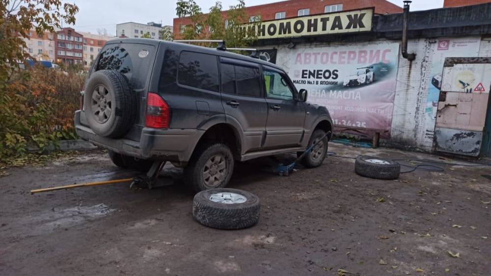 В Новосибирске начался дефицит шиномонтажников при зарплате 120 тысяч рублей
