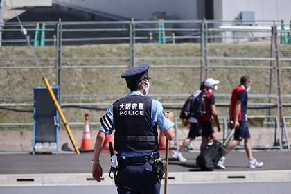 В Токио мужчина с ножом напал на людей на железнодорожной станции