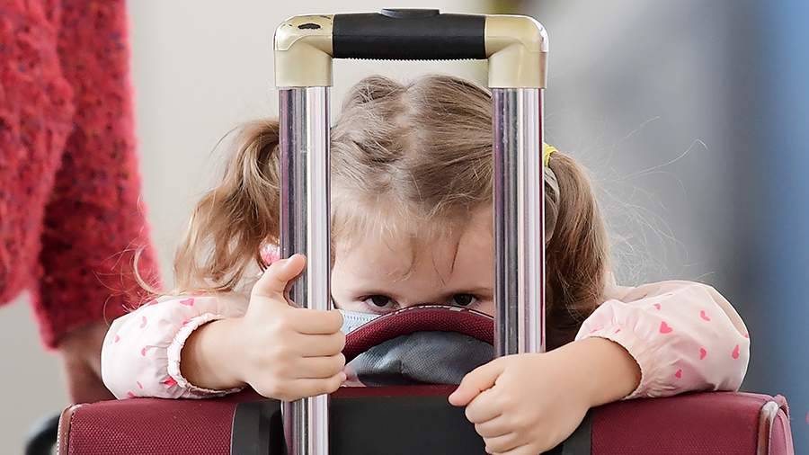 В России с 17 октября вступит в силу новый порядок вывоза детей за границу