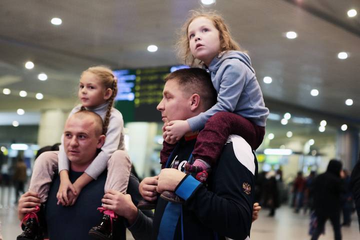 Пассажирам с детьми рассказали, какие сервисы для них доступны в аэропорту Домодедово