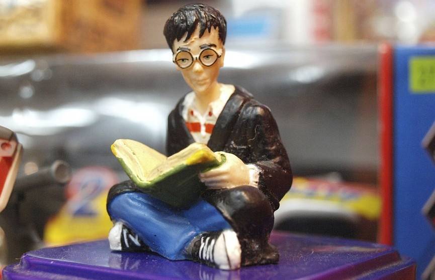 Британец по имени Гарри Поттер продал редкий экземпляр книги о Гарри Поттере за $37 тысяч