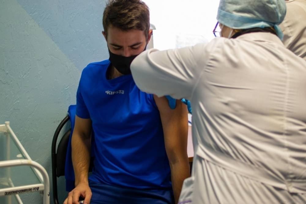 Пензенские игроки футбольного клуба «Зенит» сделали прививку от коронавируса