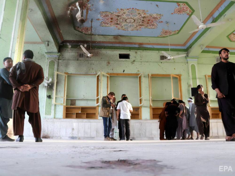 В самой большой шиитской мечети в Кандагаре произошел теракт. СМИ сообщают о десятках убитых и раненых