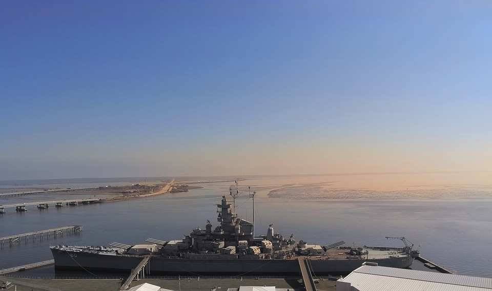 Минобороны: Корабль «Адмирал Трибуц» вытеснил эсминец США Chafee из российских вод в Японском море