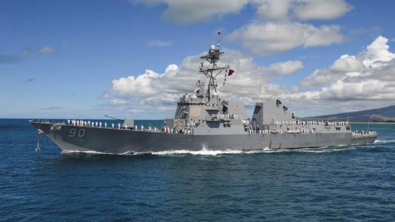 Россия заявила о попытке эсминца ВМС США нарушить госграницу РФ