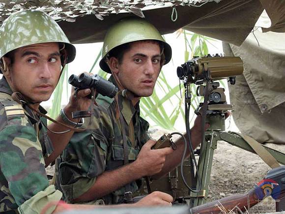 В Ереване «показали», как азербайджанские солдаты обстреливают мирных жителей из сел на границе (видео)