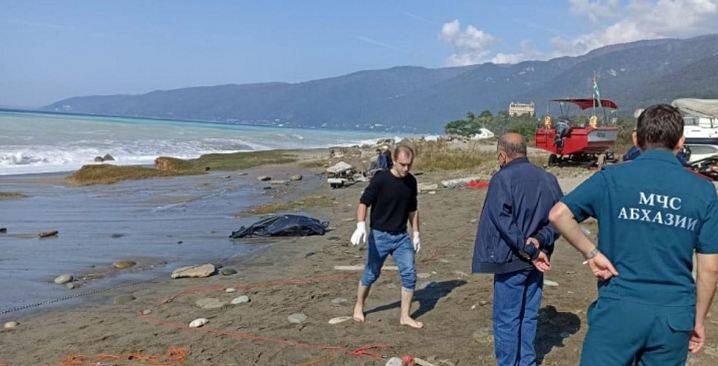 МЧС Абхазии: во время шторма в Гагре утонули двое жителей Липецка