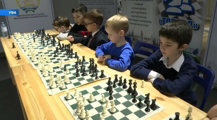 В Уфе гроссмейстеры сыграли с юными шахматистами