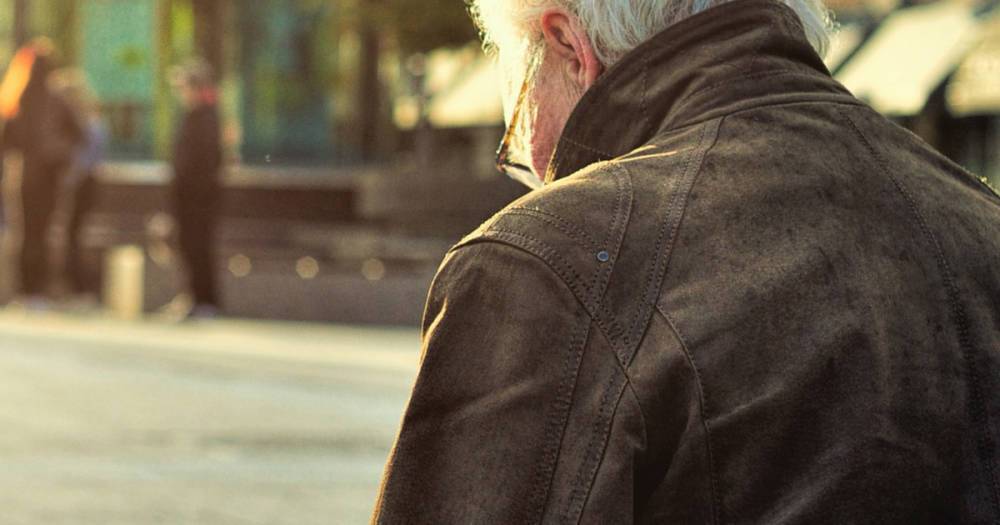 Мигрант ограбил получившего пенсию 84-летнего москвича