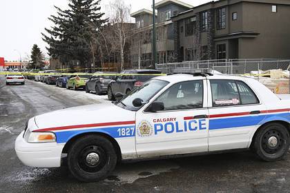 Мужчина с мачете напал на прохожих в Канаде