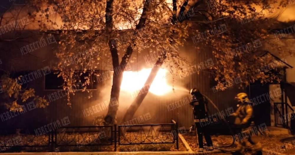 В Москве на 400 "квадратах" загорелся военкомат