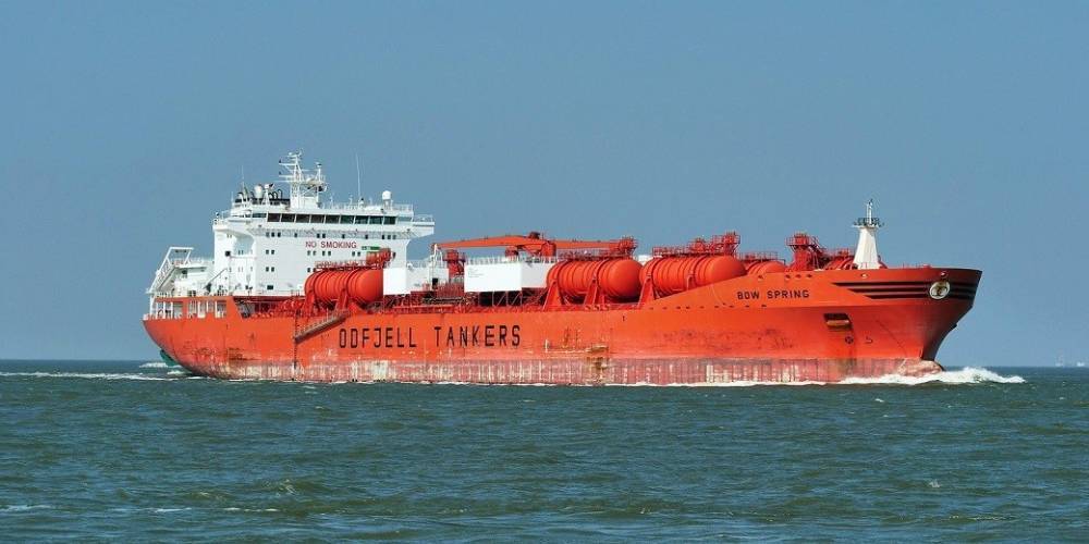В Красном море ржавеет танкер, полный нефти