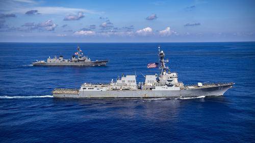 Контр-адмирал Хмыров назвал действия американского эсминца в Японском море «опасным» маневрированием