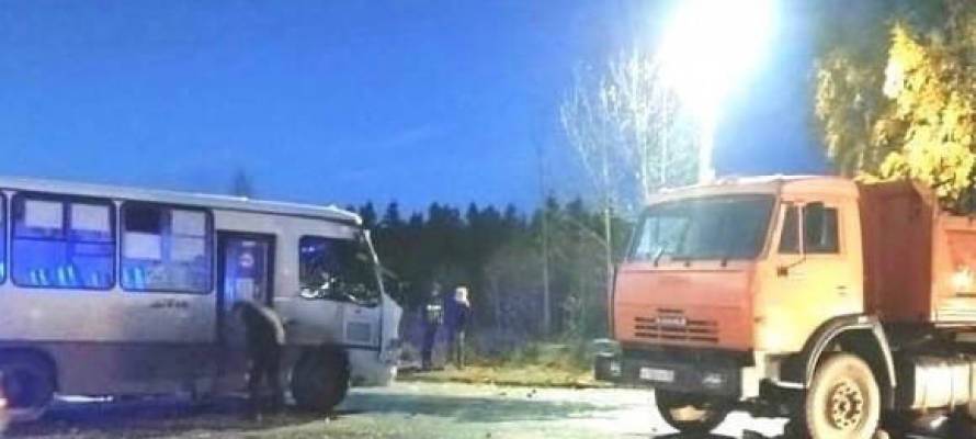 Водитель автобуса в Петрозаводске рискнул жизнями пассажиров и выехал перед Камазом
