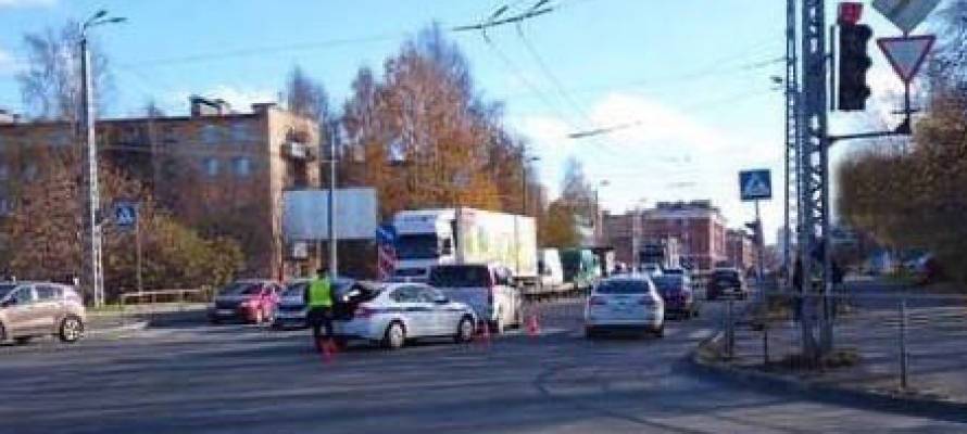 Школьницу госпитализировали после ДТП в центре Петрозаводска
