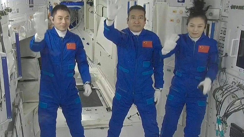 Китайские тайконавты начали самый длительный космический полёт