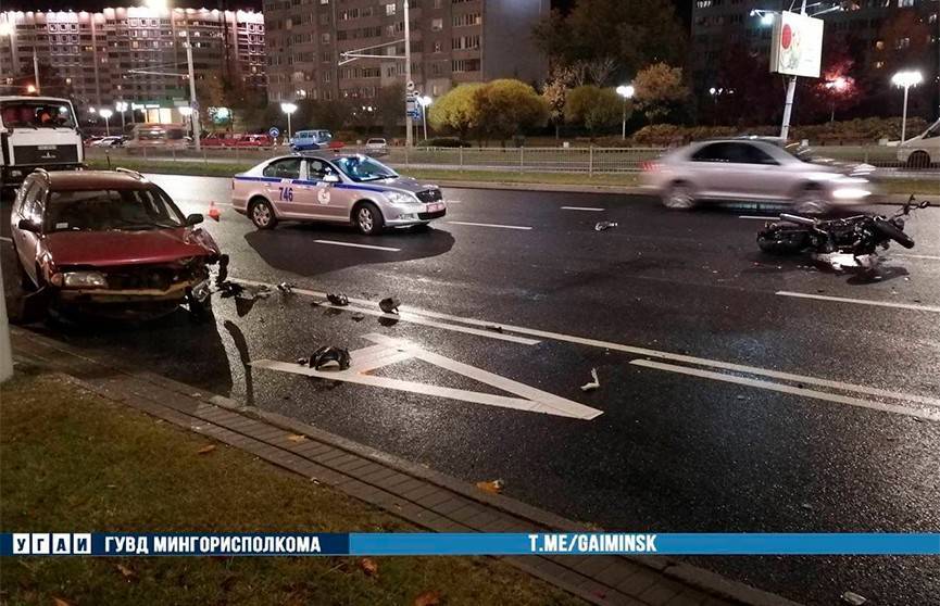 На ул. Притыцкого в Минске легковушка столкнулась с мотоциклом
