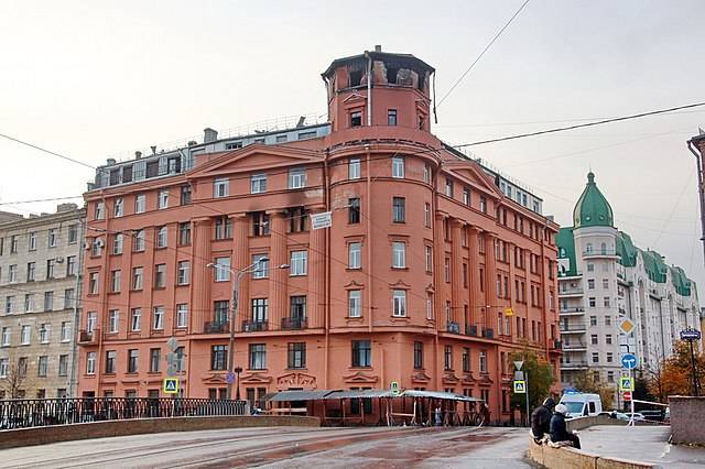 У дома Чубакова в Петербурге появилась временная крыша