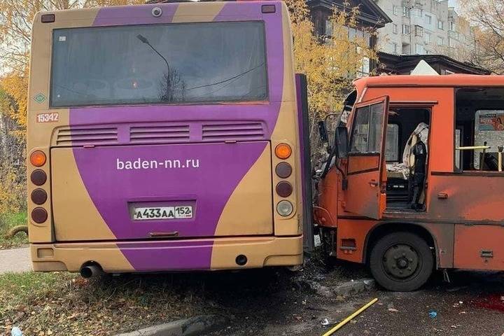 В Нижнем Новгороде произошла авария с участием двух автобусов и грузовика