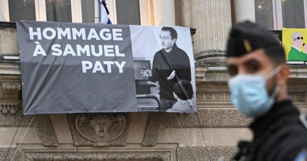 Во Франции почтили память учителя, убитого за карикатуру на Мухаммеда (ВИДЕО)