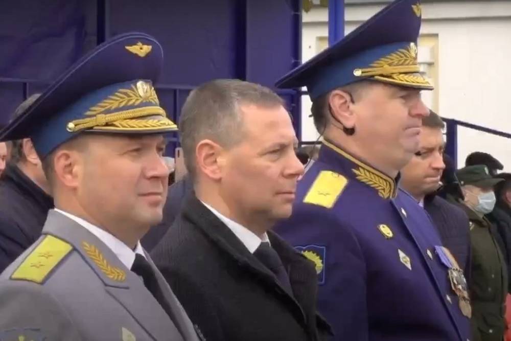 Глава Ярославской области в субботу принял парад