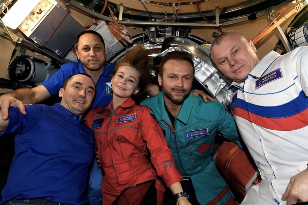 Актриса Юлия Пересильд вернулась из космоса со съемок фильма «Вызов»
