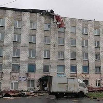 Появились кадры фатального падения крыши на Сахалине
