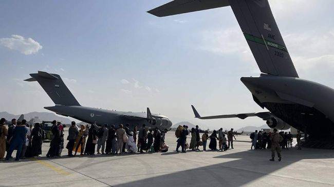 Более 350 человек эвакуировано авиарейсом из Кабула 17 октября