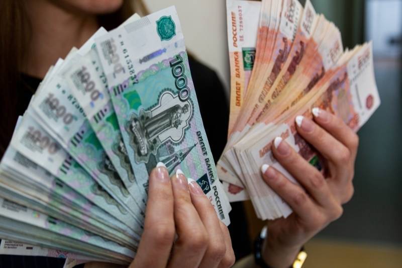 Части пенсионерам начнут выплачивать по 10 тыс. рублей с 18 октября 2021 года