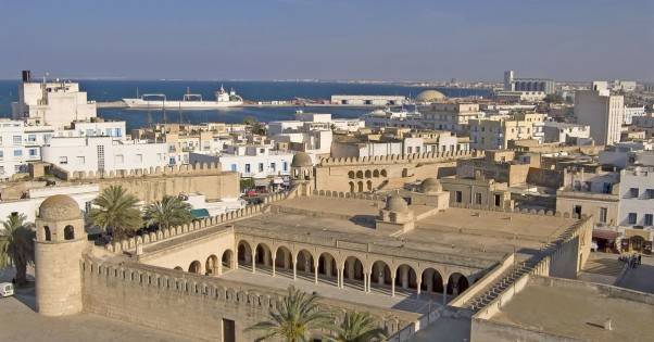 В Тунисе снимают карантинные ограничения для туристов
