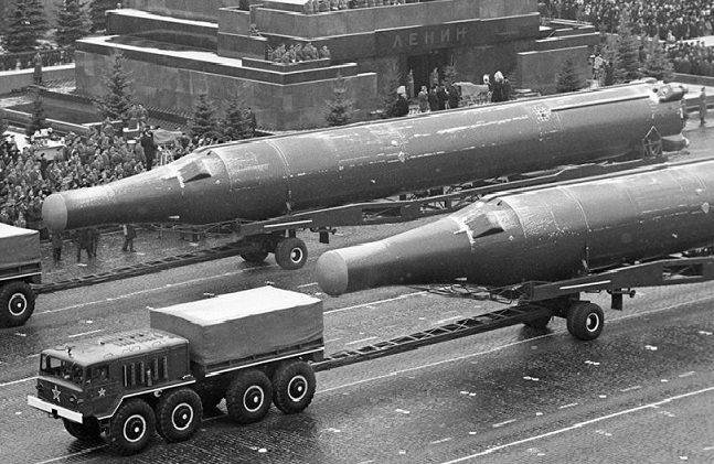 Почему Россия забрала себе всё ядерное оружие после развала СССР - Русская семеркаРусская семерка