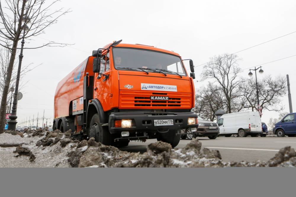 Дорожники Ленобласти получили 29 новых машин для уборки снега