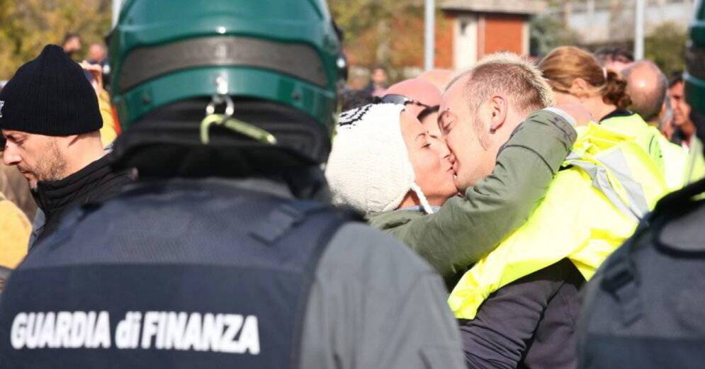 Четвертый день протестов против ковидных ограничений в Италии: полиция разблокировала порт Триеста