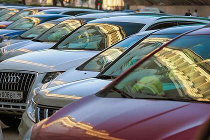Московским автомобилистам назвали среднюю стоимость парковочного места