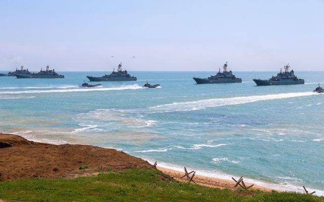 Масштабные учения по защите Крыма: задействовано более 40 кораблей ВМФ России