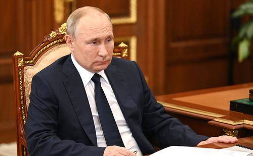 Путин поручил рассмотреть возможность увеличения туристического кешбэка за поездки на Дальний Восток