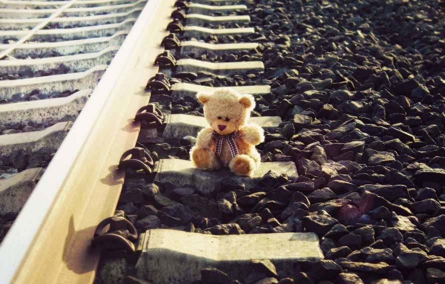 На Черкасчине школьницу в наушниках сбил поезд