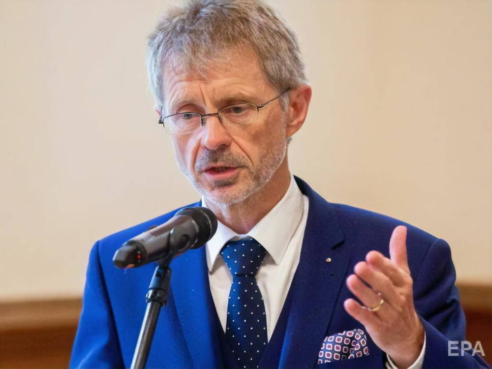 Глава сената Чехии предложил временно лишить полномочий заболевшего президента Земана