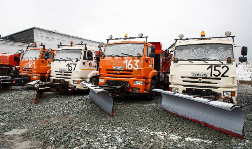 В Южно-Сахалинске дорожную технику готовят к зиме