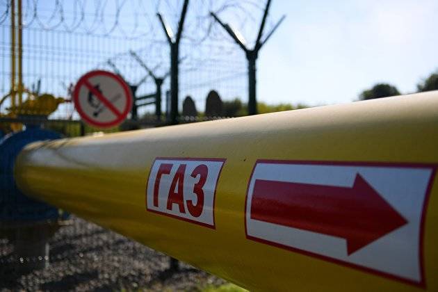 Цена фьючерсов на газ в Европе в начале торгов ненадолго опускалась ниже $1050 за тысячу кубов