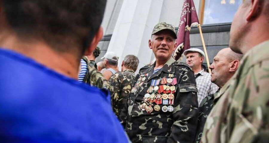 В Киеве ветераны-афганцы начали пикет возле офиса Зеленского
