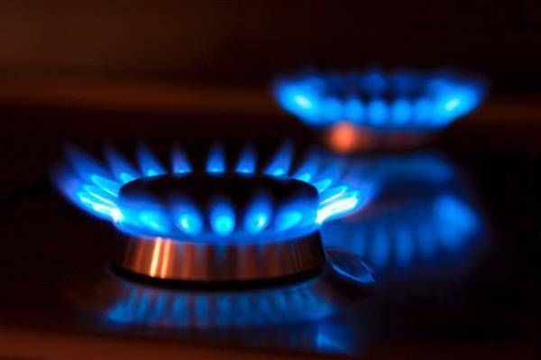 Цена фьючерсов на газ в Европе в начале торгов ненадолго опускалась ниже $1050
