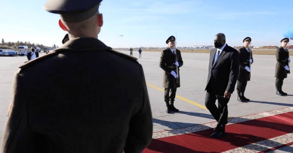 Глава Пентагона Ллойд Остин прибыл в Киев с рабочим визитом (видео)