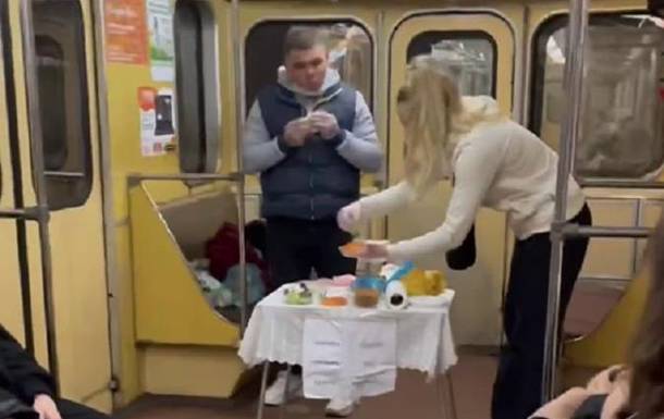 В метро Харькова пассажир устроил "вагон-ресторан"