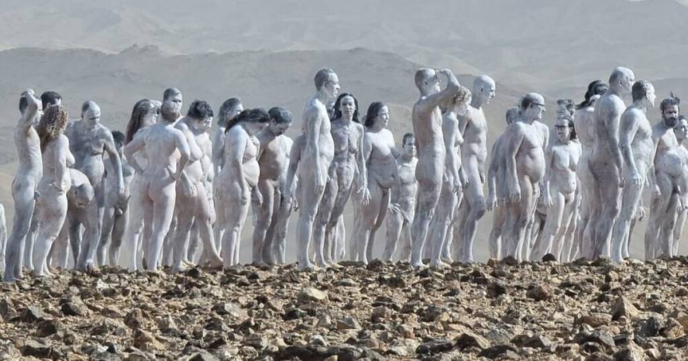 200 моделей позировали голыми в защиту Мертвого моря (фото)