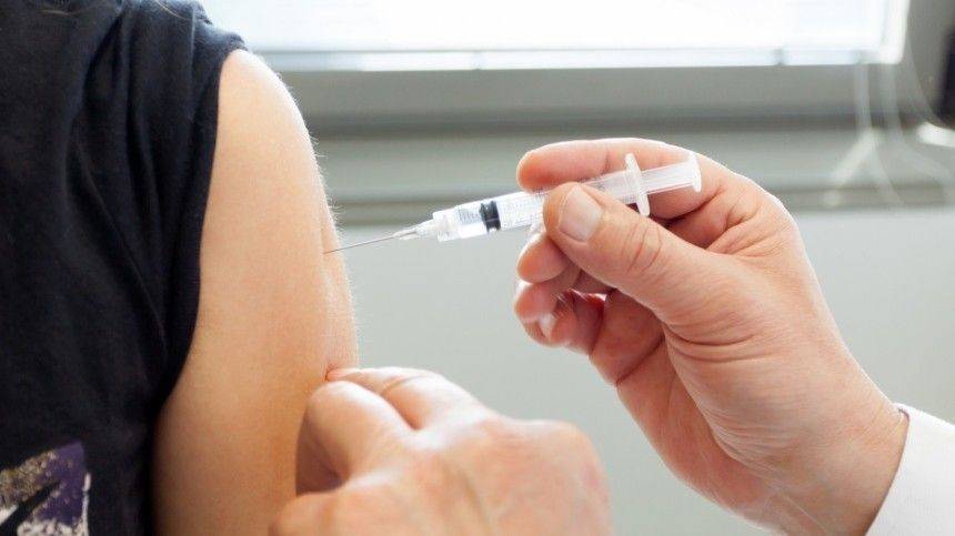 Обязательную вакцинацию для работников отдельных отраслей вводят в Крыму