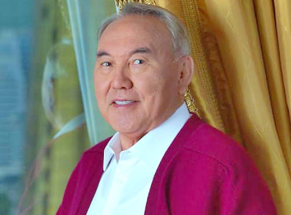 Назарбаев попросил прощения у народа