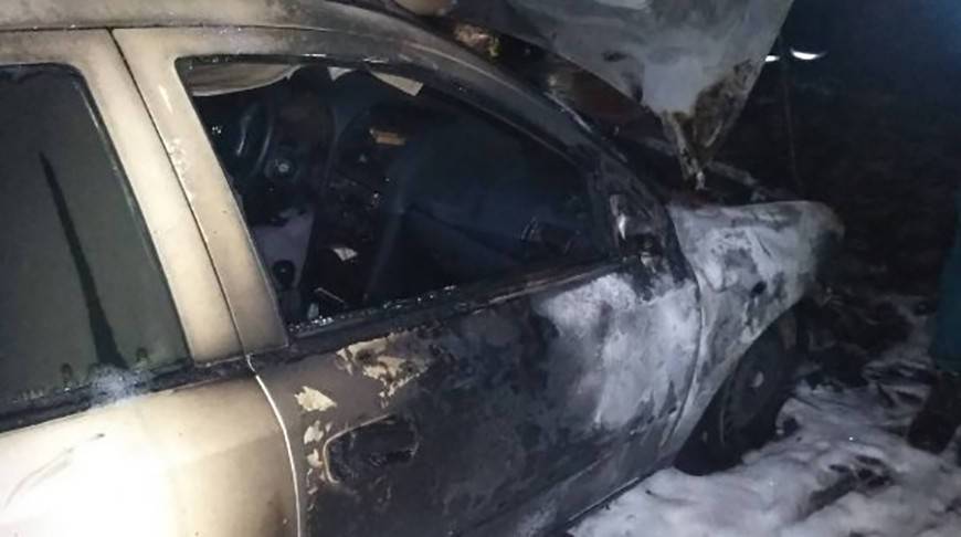 Ночью на автостоянке в Витебске горел автомобиль