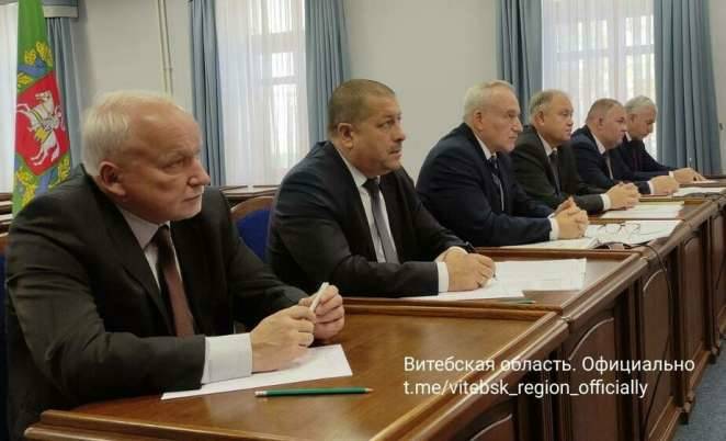 Фотофакт. Как Лукашенко проводит совещание по борьбе с коронавирусом