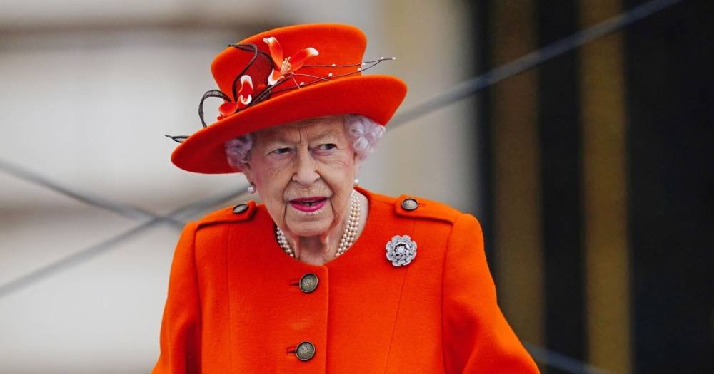 Королева Елизавета II отказалась от премии "Старушка года"